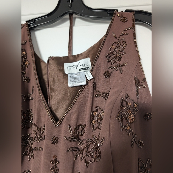 Brown dress with beaded embroidery and shawl - Picture 4 of 6